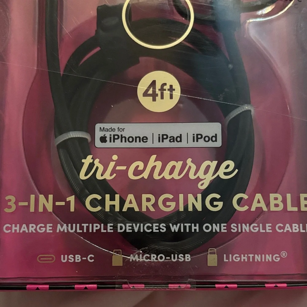 🩷. #6022. XO Poppy 3-in-1 Heart Print Cable 4FT | Cute USB-C Lightning Charger
